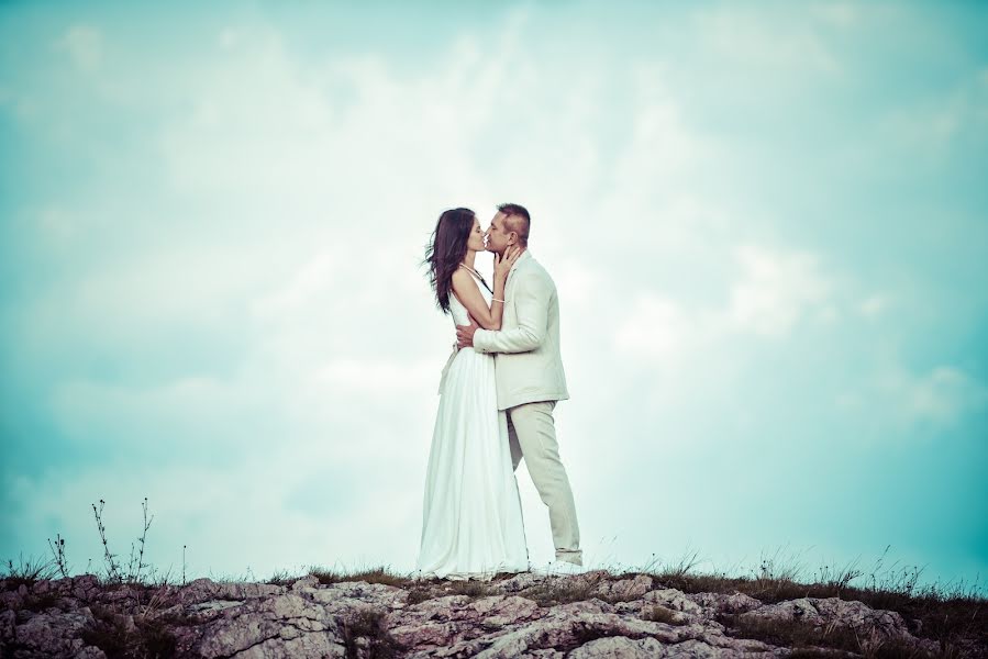 Wedding photographer Zoltán Varga (budapestwedshot). Photo of 9 December 2017