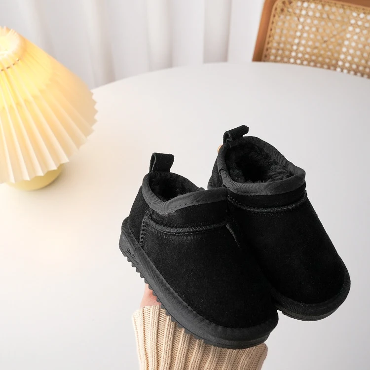 Bottes de neige basses pour enfants tendance Confort et chaleur pour les petits pieds Protection contre le froid et style moderne Idéales pour l'hiver et le jeu extérieur