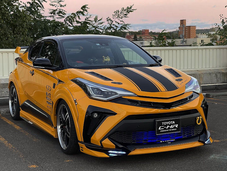 C-HRのTOYOTA・C-HR・左斜め45度の世界・同じ角度シリーズに関するカスタム事例の投稿画像2枚目