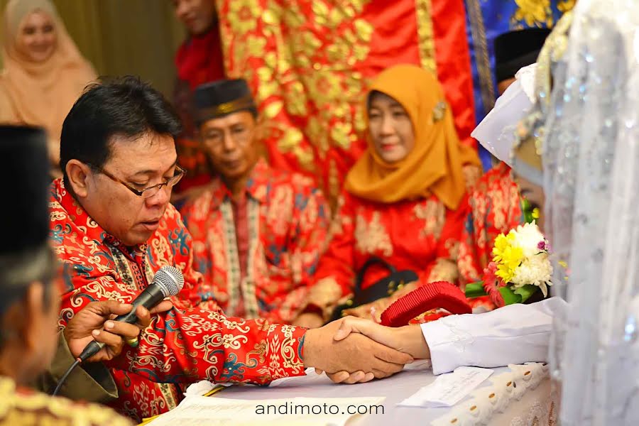 Fotografo di matrimoni Andi Kusuma Andi (andimoto). Foto del 7 aprile 2017