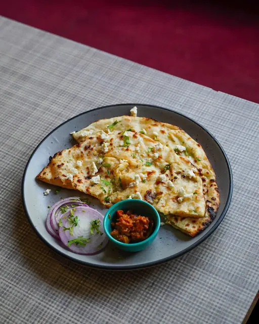 Amritsari Paneer Pyaz Kulcha