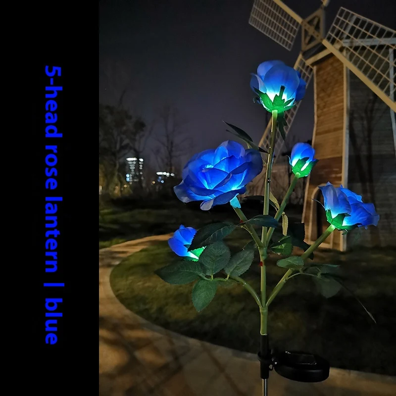 Solarna LED lampa u boji za travnjak. Osvetlite dvorište i baštu, jednostavna instalacija, solarno punjenje, otporna na vremenske uslove.