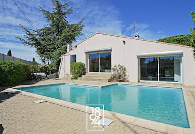 Villa avec piscine et terrasse 4