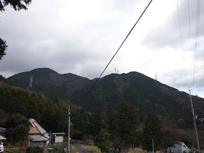 中央奥に水無山