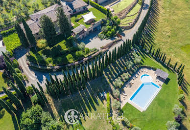 Corps de ferme avec jardin et piscine 1