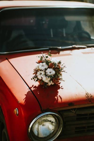 Fotógrafo de casamento Valeriya Svechnikova (leracandle). Foto de 11 de abril 2020