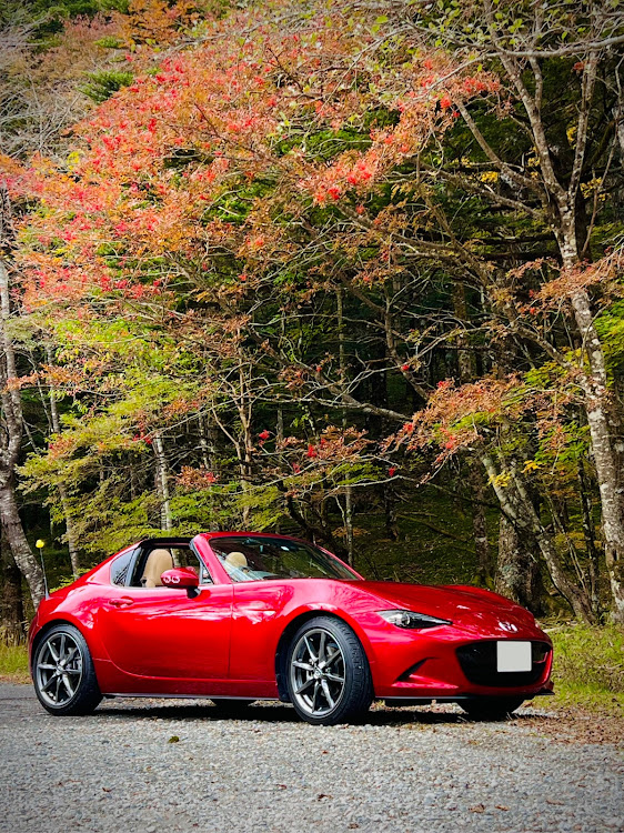 ロードスターRFのいつもいいね＆コメントありがとうございます🥰・紅葉コラボ・富士山・満月見えません🌕に関するカスタム事例の投稿画像1枚目