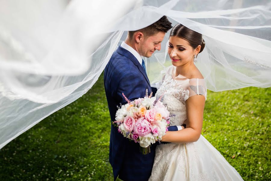 Fotografo di matrimoni Dan Alexa (danalexa). Foto del 24 novembre 2017