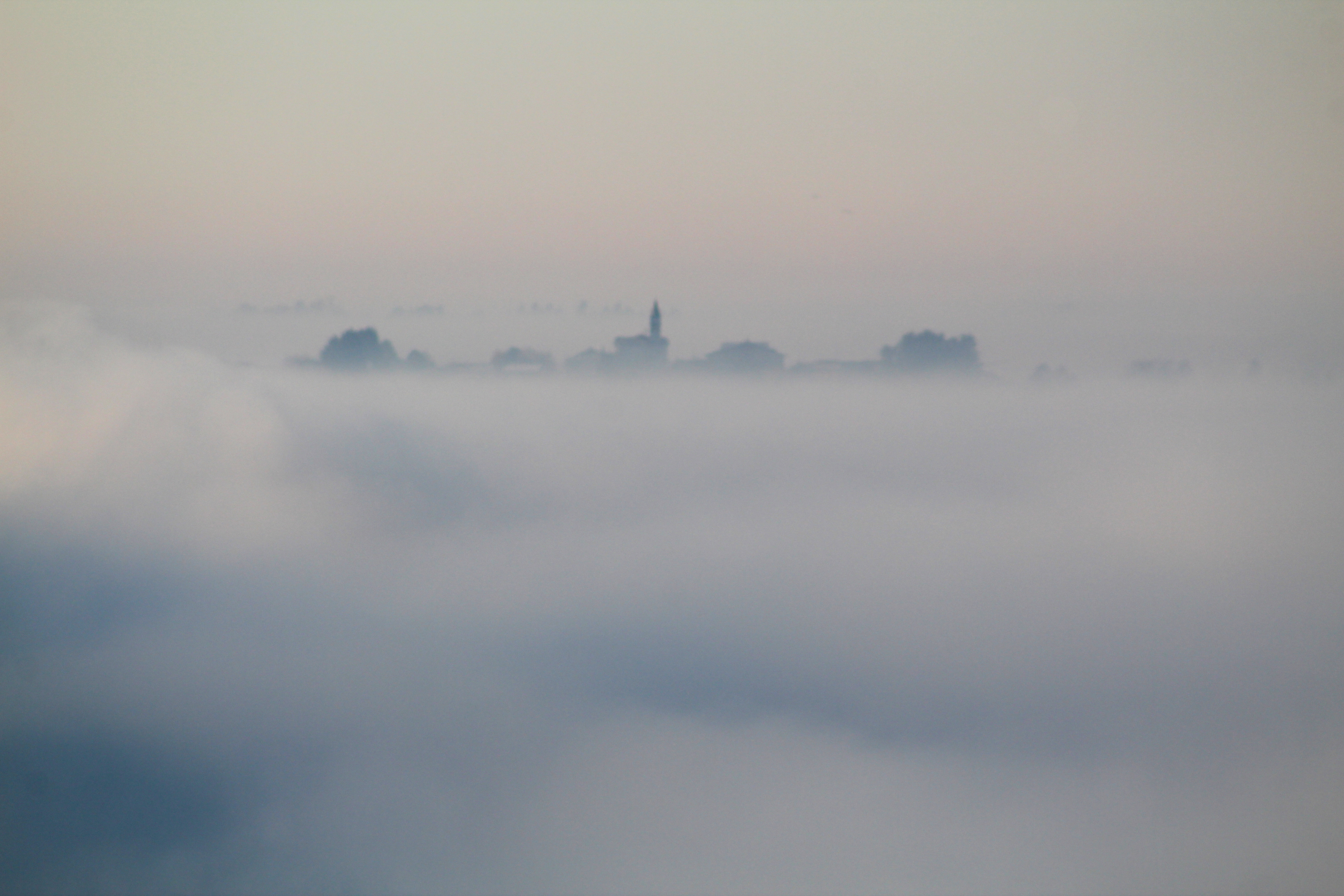 Il borgo nella nebbia di lukich