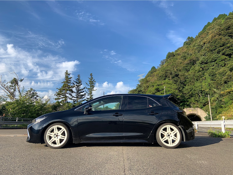 カローラスポーツのドライブ・真横ショット・嘉瀬ダム・車高調取付に関するカスタム事例の投稿画像2枚目