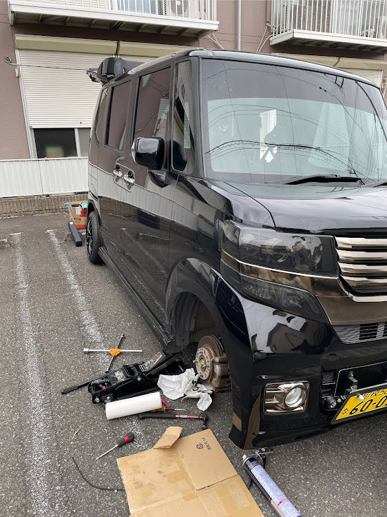 Nボックスカスタムの車高調整・DIY・青空整備に関するカスタム事例の投稿画像1枚目