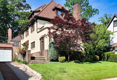 House with pool and garden 9