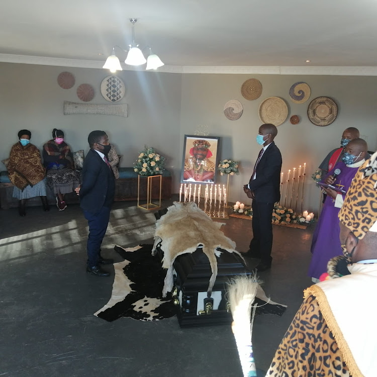 The remains of Nkosi Thandisizwe Diko II have arrived at the Elundzini Great Place in KwaBhaca.