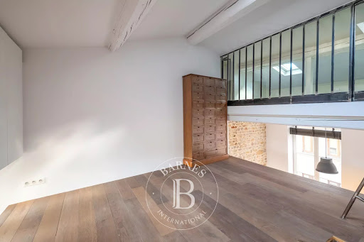 Contemporary apartment 2
