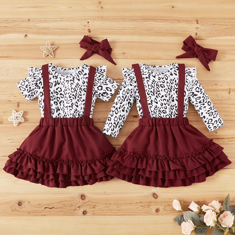 Jupe à imprimé léopard avec ceinture et lanière bordeaux complète, accessoire cheveux polyvalent et tendance