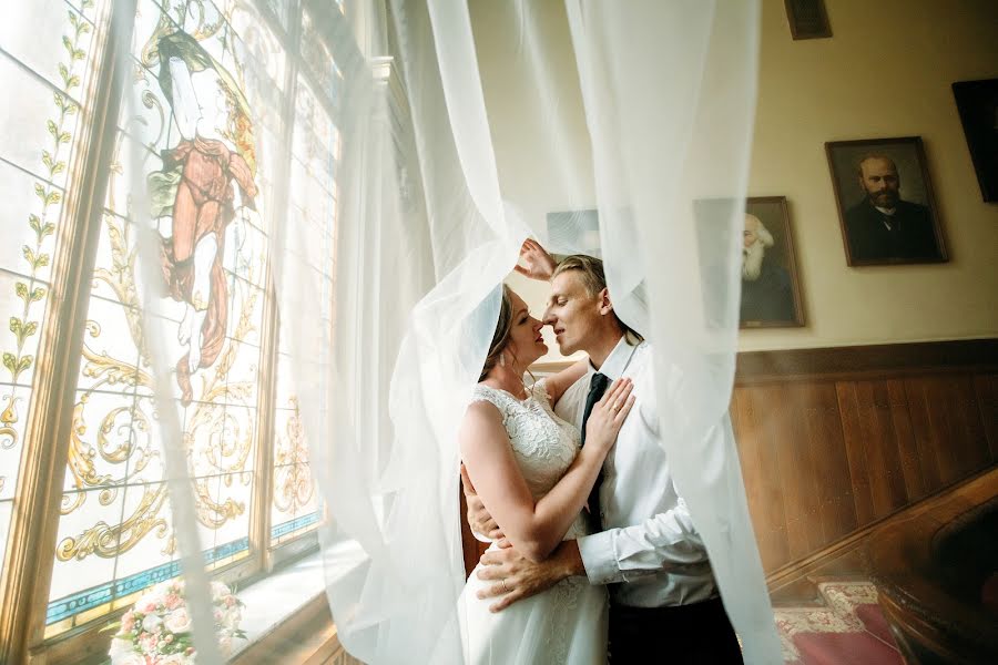 Bryllupsfotograf Elena Miroshnik (mirlena). Bilde av 15 mars 2019