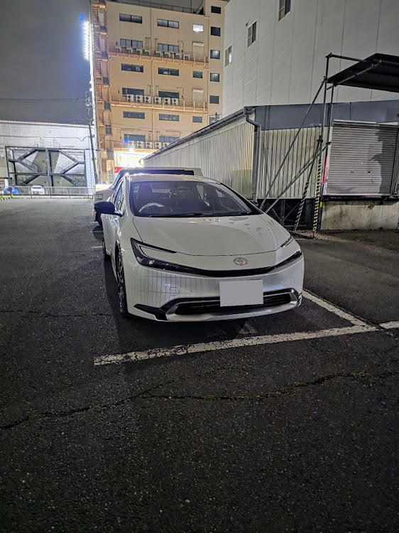 プリウスの武蔵野フーズ所沢工場・自宅の駐車場に関するカスタム事例の投稿画像1枚目
