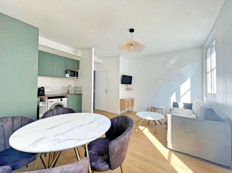 Location meublée appartement 2 pièces 33 m² à Courbevoie (92400), 1 300 €