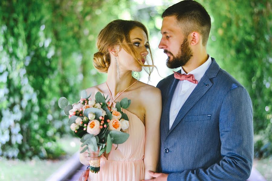 Fotógrafo de casamento Anastasiya Cvetkova (luckyones). Foto de 17 de abril 2019