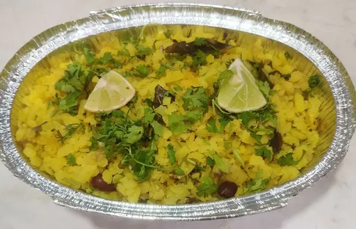 Kanda Poha [Serves 2]