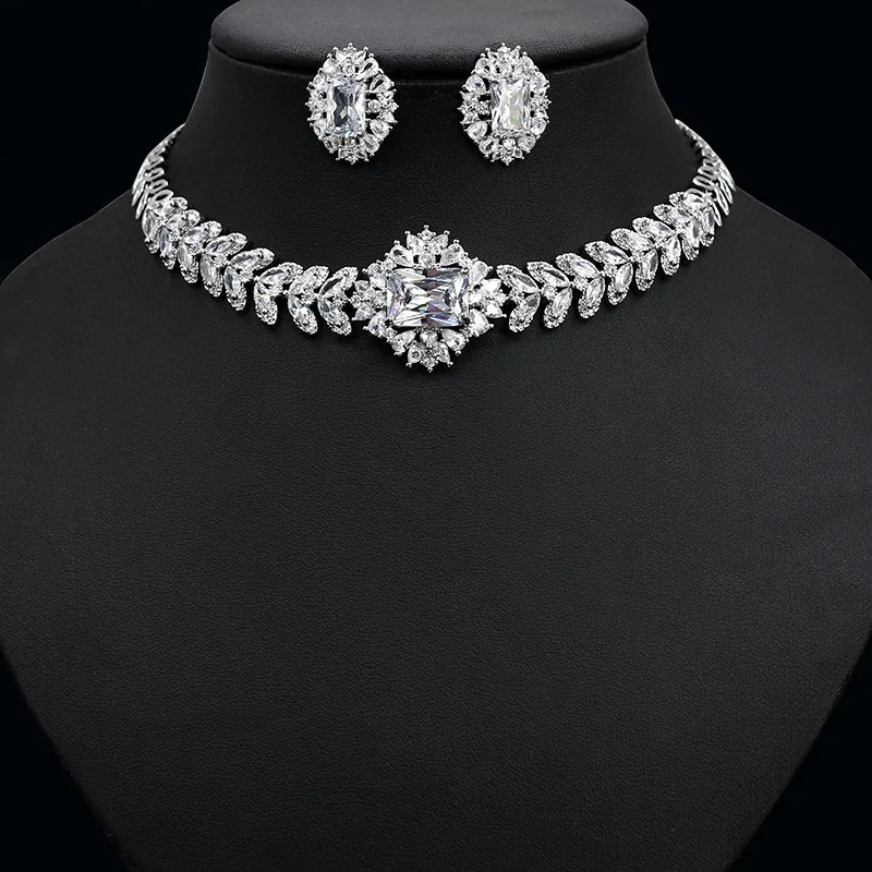 Title 2, Ensemble collier et boucles doreilles de luxe ...