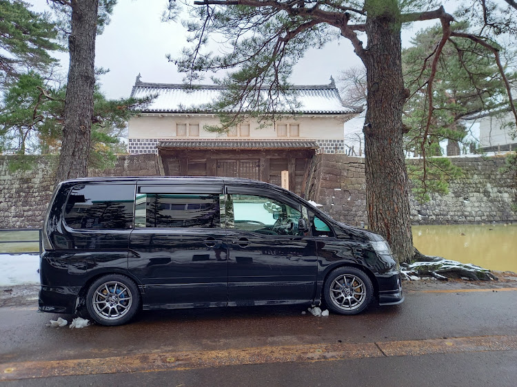 セレナのセレナC25・城・雪景色・サイドシルプロテクター・車検見積りに関するカスタム事例の投稿画像2枚目