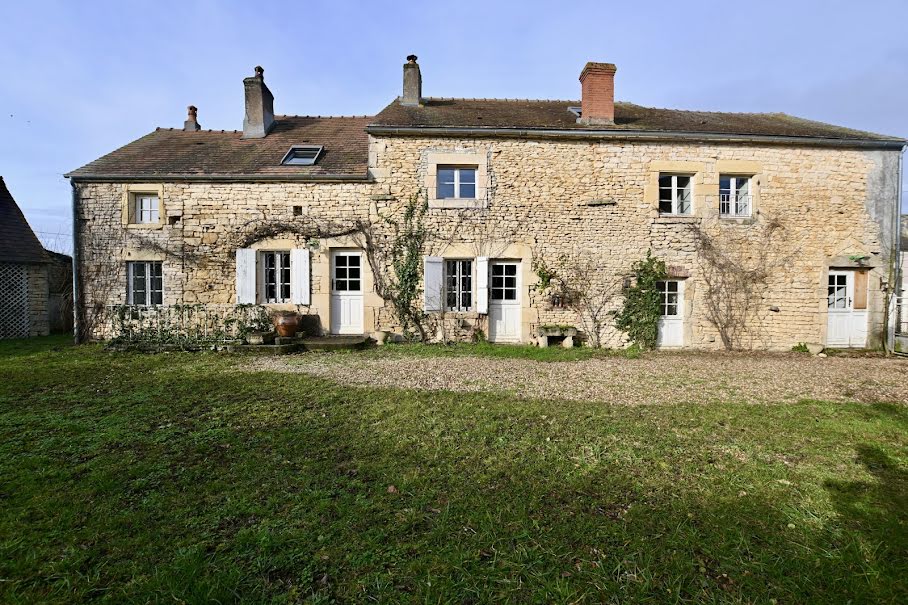 Vente maison 8 pièces 260 m² à Vézelay (89450), 276 000 €