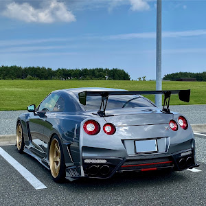 NISSAN GT-R