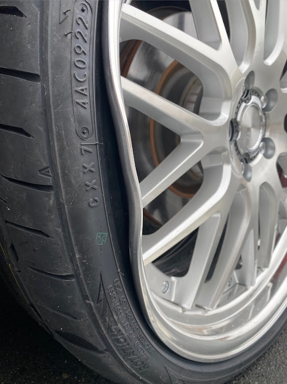スカイラインのワークランベックLM1・キャッツアイに注意・レッカー移動・スカイラインv37に関するカスタム事例の投稿画像2枚目