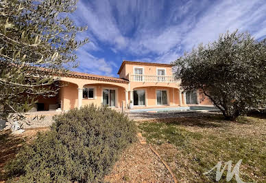 House with pool and terrace 4