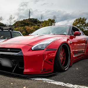 NISSAN GT-R