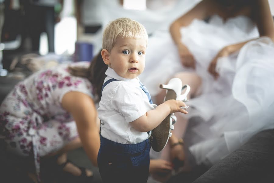 結婚式の写真家Ákos Erdélyi (erdelyi)。2018 8月13日の写真