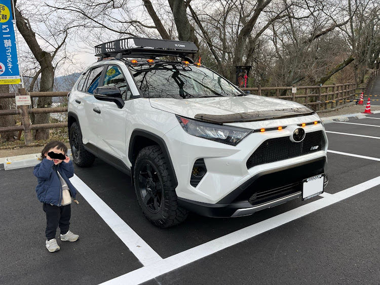 RAV4の保証がつくしプラン・下回り洗浄・ヘッドライト加工中・真正面ショット・キャンギャル？に関するカスタム事例の投稿画像5枚目