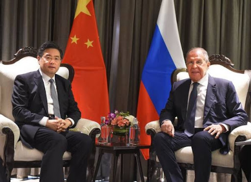 Šef kineske diplomatije ponovo pozvao na mirovne pregovore za rešavanje ukrajinske krize 