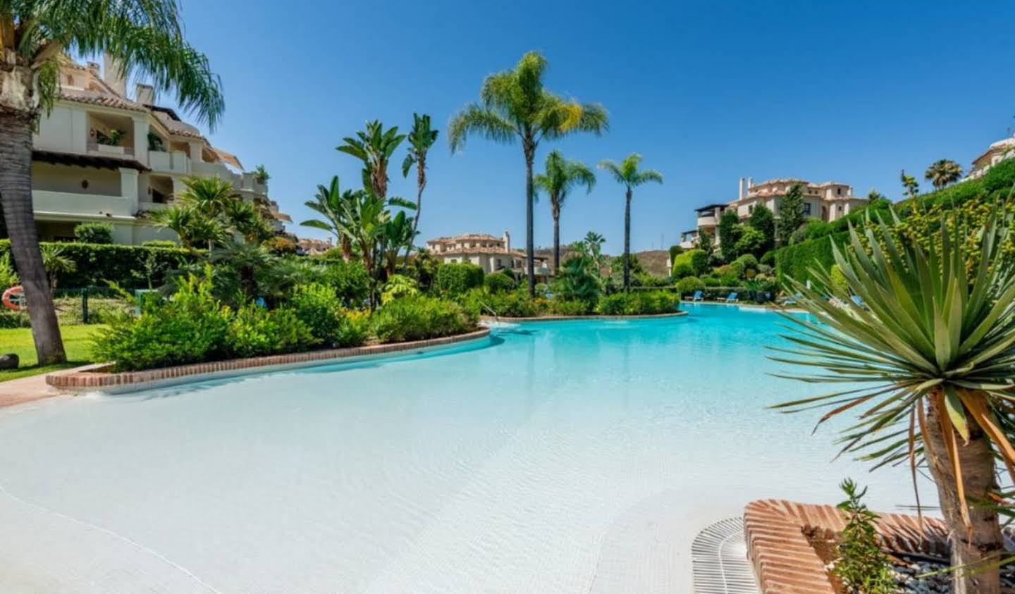 Apartment with terrace and pool Benahavís