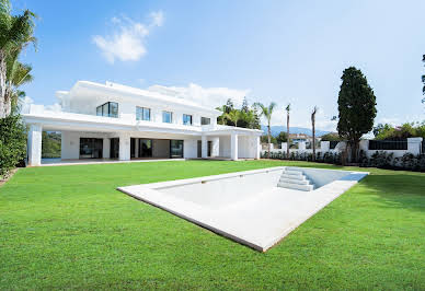 Villa with pool and terrace 4