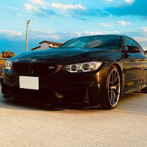 M4 クーペ F82