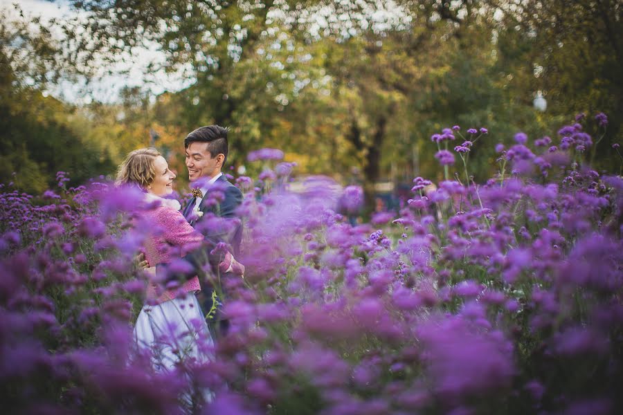 Fotógrafo de casamento Slava Semenov (ctapocta). Foto de 24 de outubro 2012