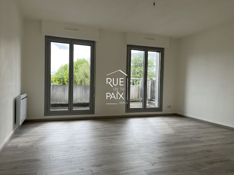 Location  appartement 3 pièces 60 m² à Parthenay (79200), 589 €