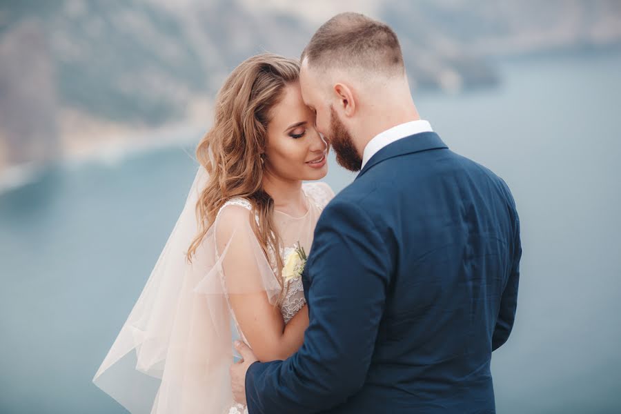 Fotógrafo de casamento Yurii Holiak (golyak). Foto de 10 de outubro 2016