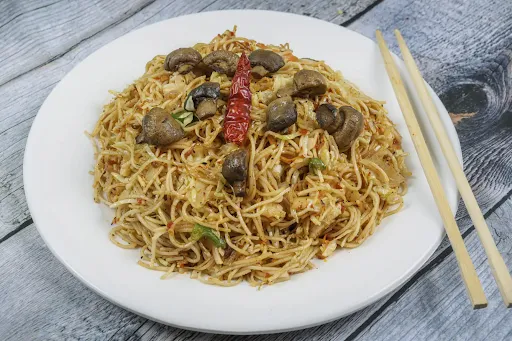 Mushroom Schezwan Noodles