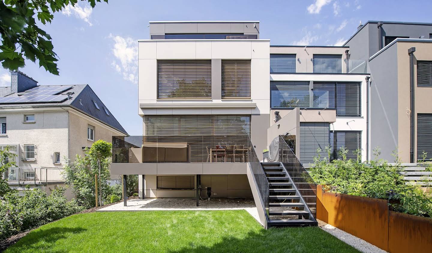 House with garden and terrace Strassen