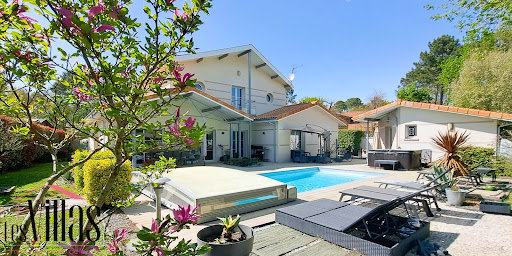 Villa with pool 1