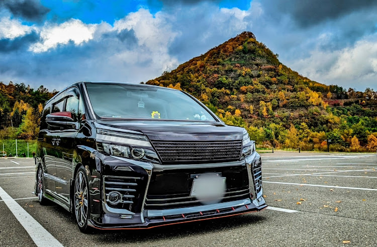ヴォクシーの2023ベストショット10月・絶品オムライスに関するカスタム事例の投稿画像1枚目