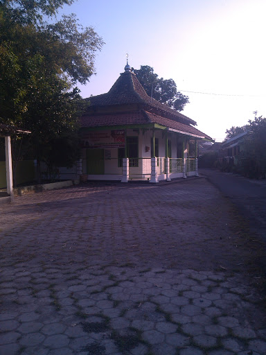 masjid pinggir kali