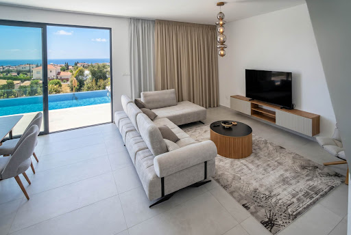 House with pool and garden 3