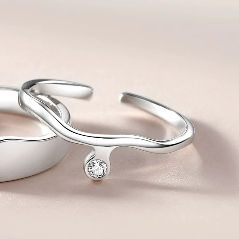 Bague Coréenne Simple Style Ins Splice The Ring To The Minority, design épuré et moderne, accessoire idéal pour un look tendance au quotidien.