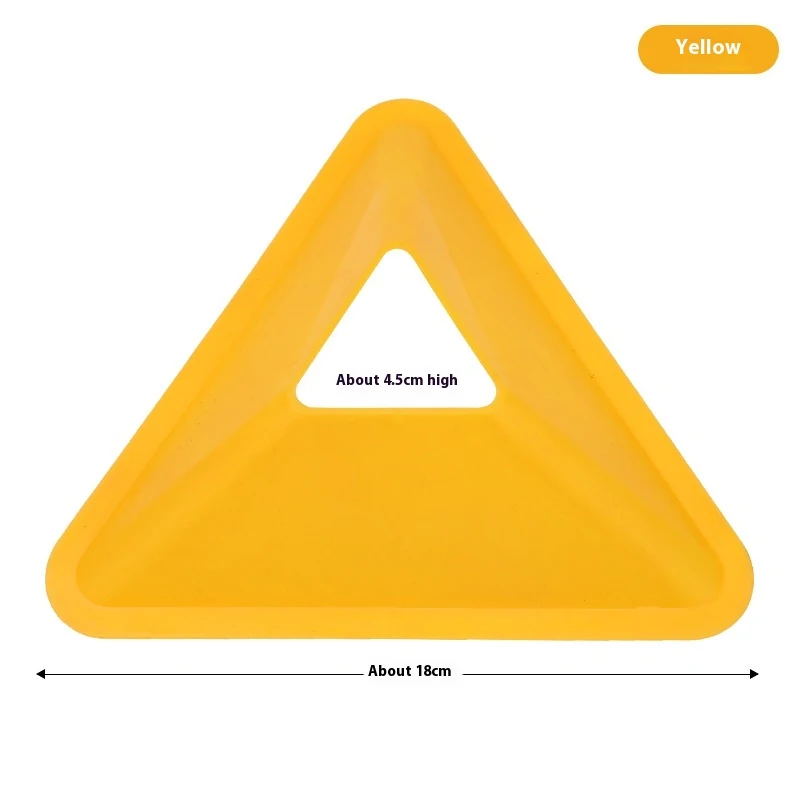 Driehoekig signalisatiebord voor hindernisbaan training. Verbeterde zichtbaarheid, effectieve training. Duurzaam ontwerp, weerbestendig.