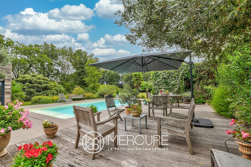 Villa avec piscine et terrasse 2