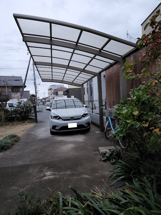 フィットの自宅の駐車場・武蔵野フーズ所沢工場に関するカスタム事例の投稿画像1枚目